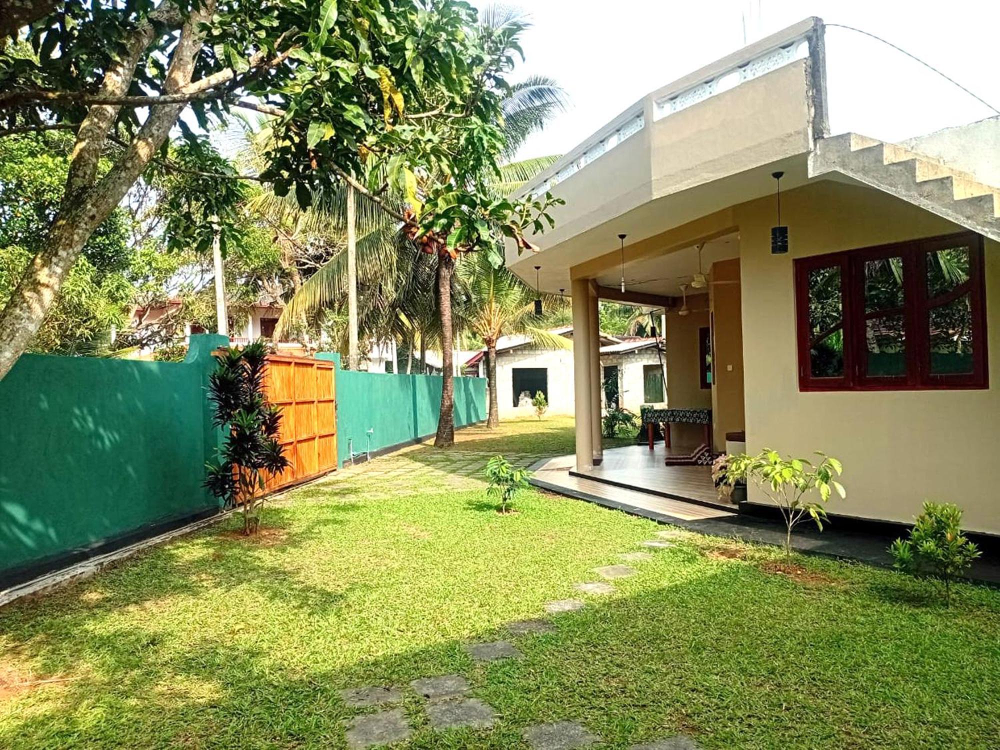 Guesthouse Dilush Beruwala Esterno foto