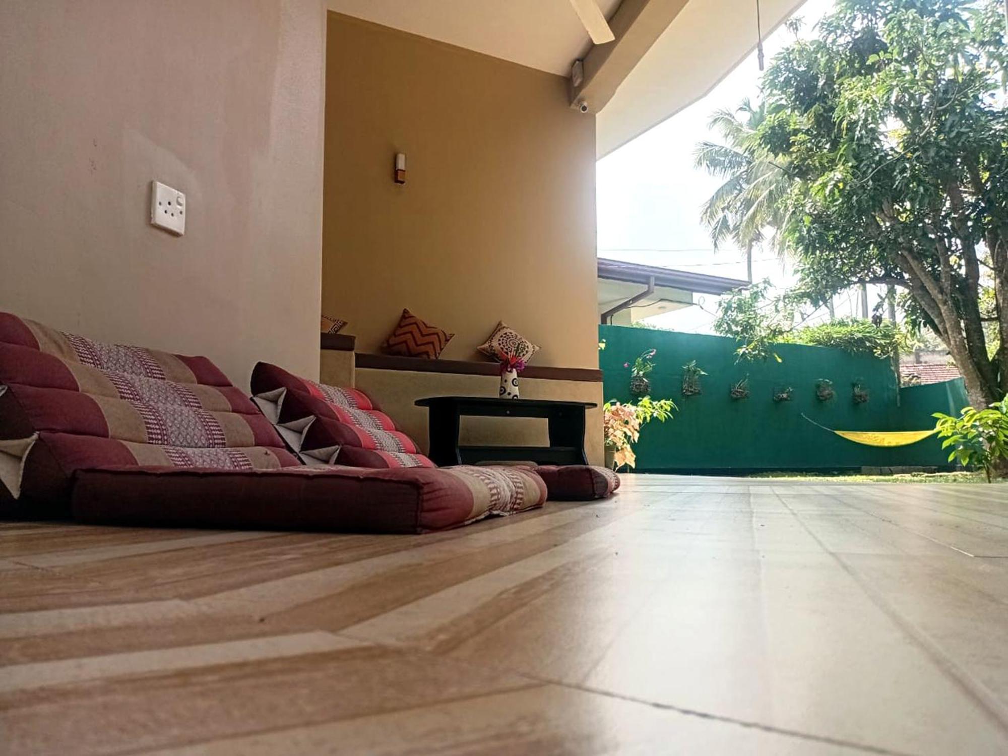 Guesthouse Dilush Beruwala Esterno foto
