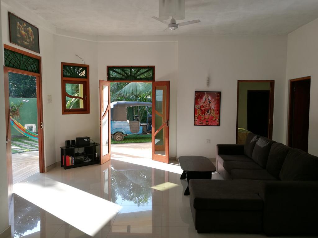 Guesthouse Dilush Beruwala Esterno foto