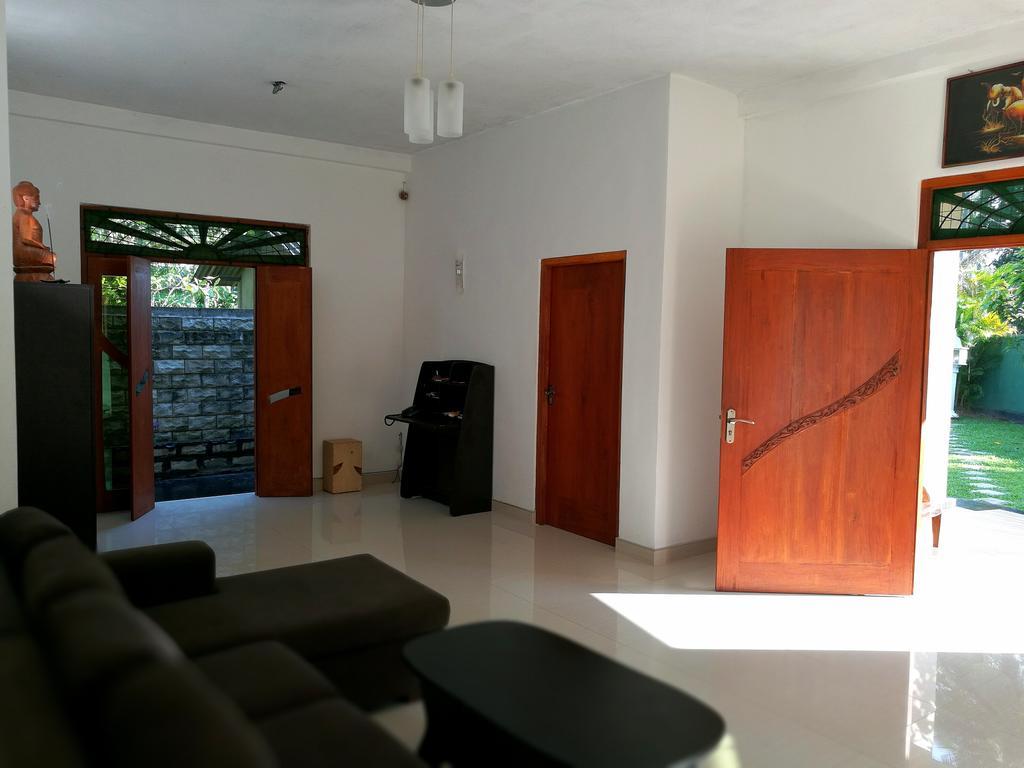 Guesthouse Dilush Beruwala Esterno foto
